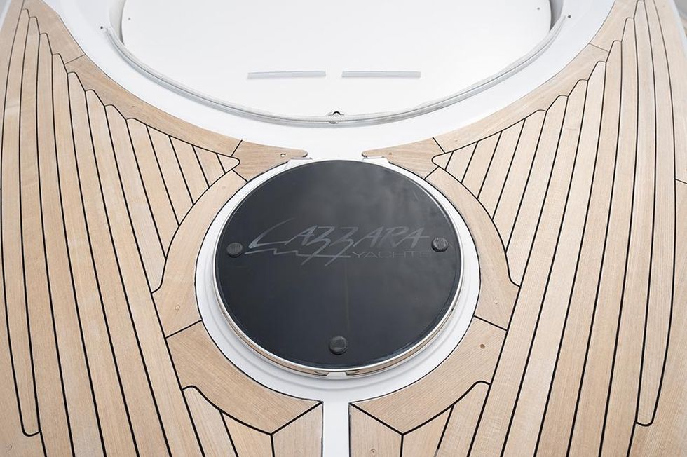 2010 Lazzara Yachts 78 LSX